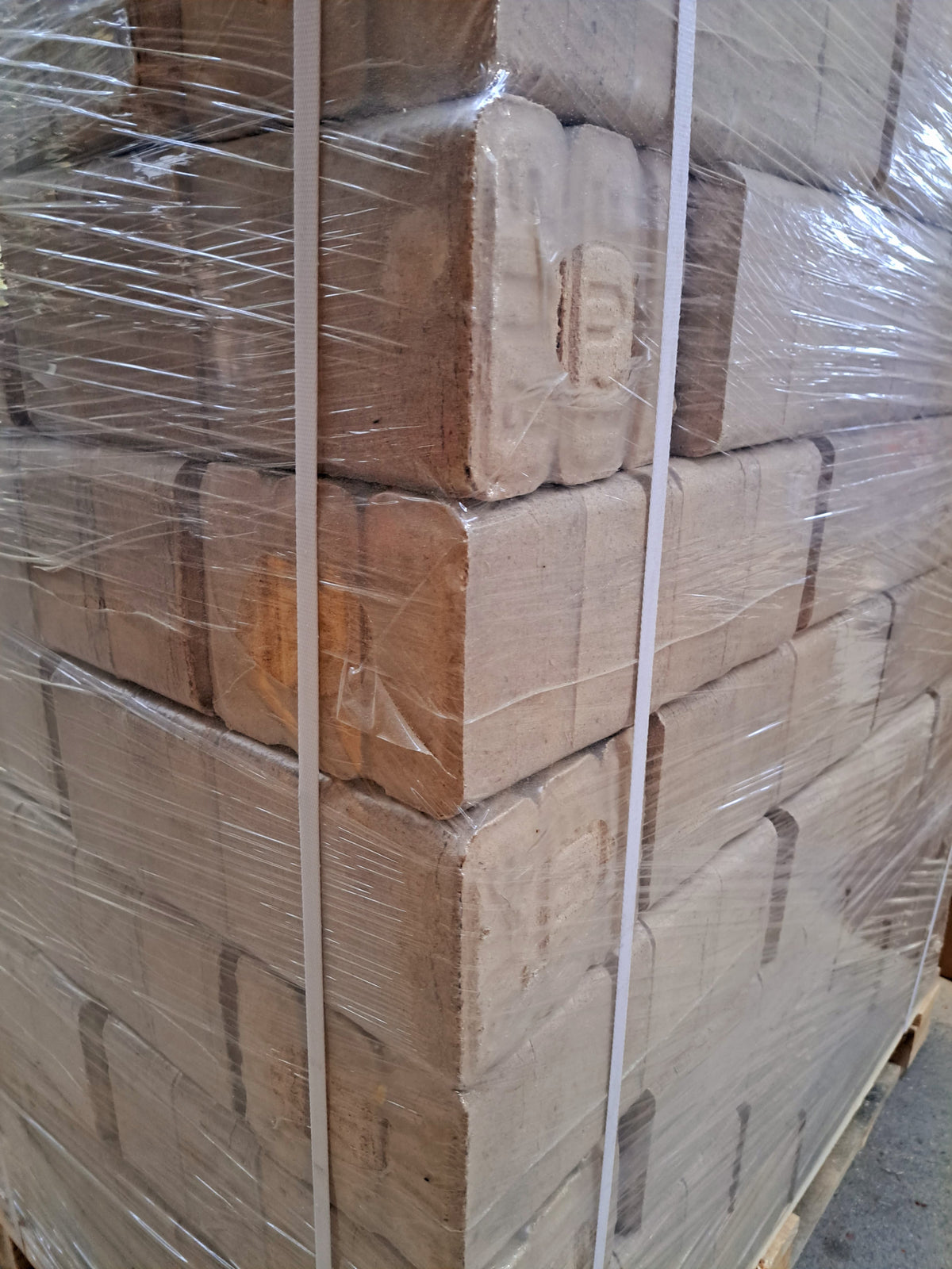 960kg Würfel-Mischholz-Briketts inkl. Lieferung